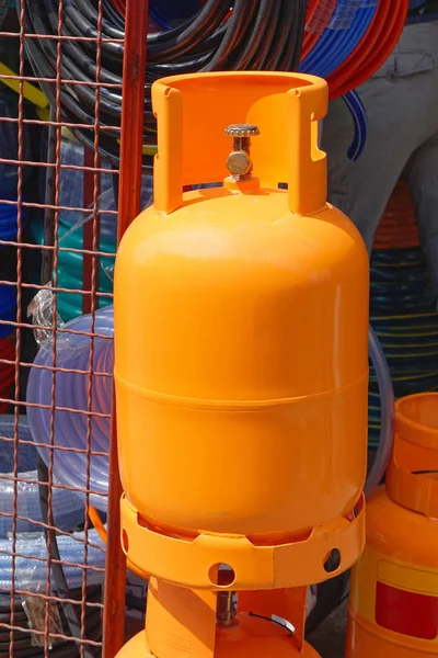 Cilindro de gas naranja — Foto de Stock
