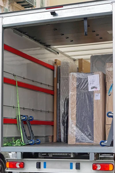 Kamyon teslim mobilya