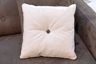 Kanepe, beyaz yastık