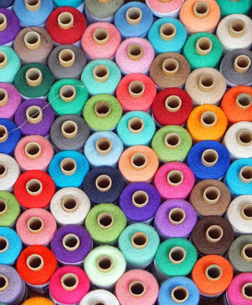 Bobinas de rosca colorido —  Fotos de Stock