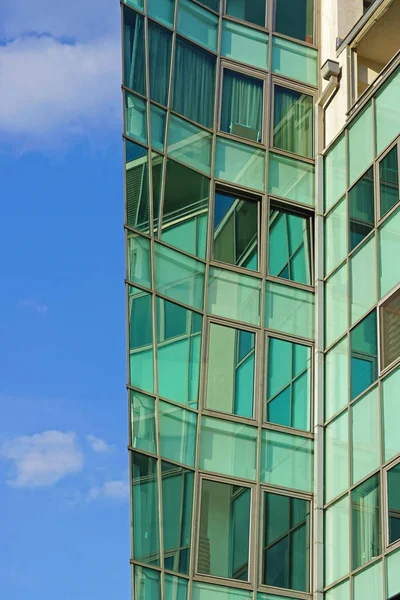 Rascacielos de cristal verde —  Fotos de Stock