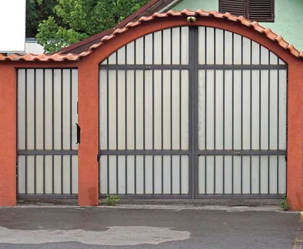 Ev kapı çit — Stok fotoğraf