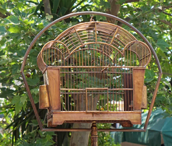 Empty birdcage old — Stock Photo, Image