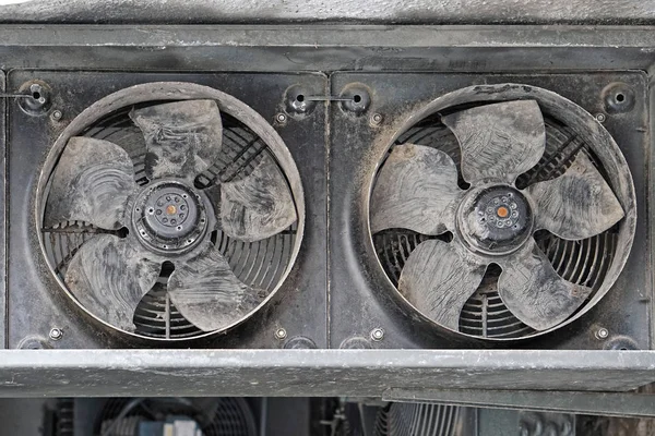 Два вентилятора охлаждения — стоковое фото