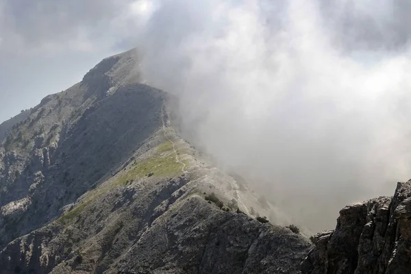 Sarp bir dağ tarafı