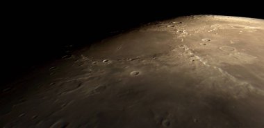 Ay yüzeyine üzerinde uçan