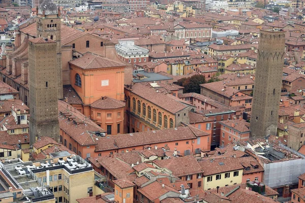 Tarihi Merkezi, Emilia Romagna bölgesindeki Bologna - Asinelli kuleden görüldüğü gibi İtalya - havadan görünümü          