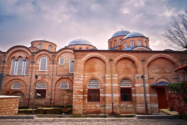 前拜占庭修道院基督 Pantokrator Zeyrek 清真寺在现代伊斯坦布尔 在它的最近恢复以后 — 图库照片