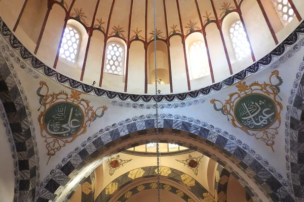 Zeyrek 清真寺的内部 前基督教会 Pantokrator 在现代伊斯坦布尔 — 图库照片