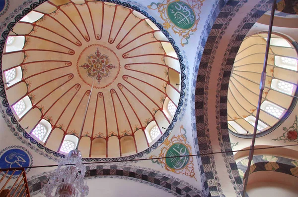 Zeyrek 清真寺的内部 前基督教会 Pantokrator 在现代伊斯坦布尔 — 图库照片