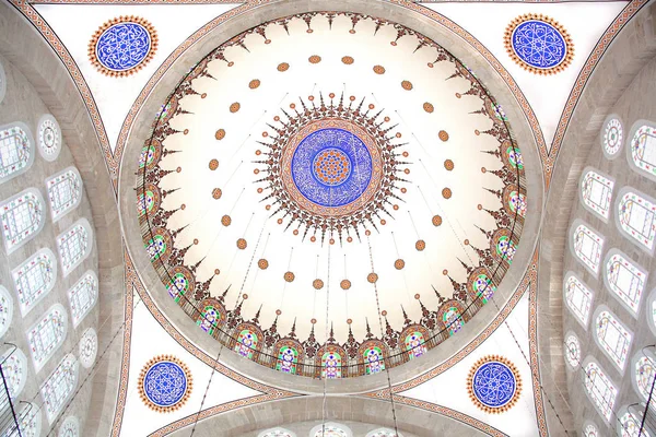 Vista Interior Espléndida Cúpula Mezquita Mihrimah Junto Edirnekapi Moderna Estambul —  Fotos de Stock