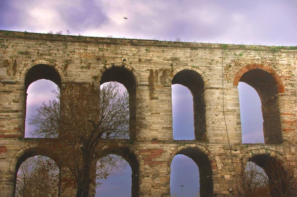 Bozdoğan kemeri geç 4. yüzyılda İmparator Valens tarafından törenle ve büyük su sağlayan sistem Ortaçağ Konstantinopolis hizmet