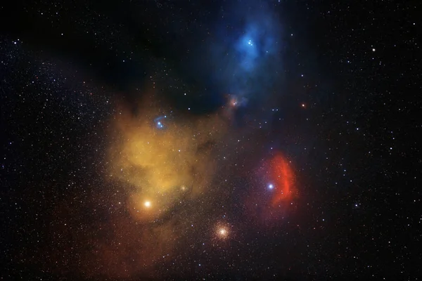 大熊座Rho Ophiuchi是一个五彩斑斓的发射物 也是大熊星座中的反射星云 — 图库照片