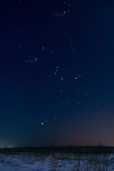 夜空を星と共に ロイヤリティフリーのストック写真