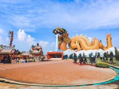 Supanburi - 13 Ekim 2019: Supanburi kasabasındaki Çin tapınağı ve Ejderha Nesli Müzesi, Tayland