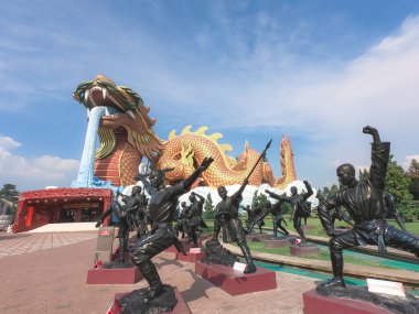 Supanburi - 13 Ekim 2019: Supanburi kasabasındaki Çin tapınağı ve Ejderha Nesli Müzesi, Tayland