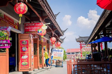 Supanburi - 13 Ekim 2019: Supanburi kasabasındaki Çin tapınağı ve Ejderha Nesli Müzesi, Tayland