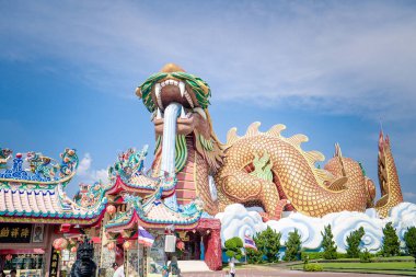 Supanburi - 13 Ekim 2019: Supanburi kasabasındaki Çin tapınağı ve Ejderha Nesli Müzesi, Tayland