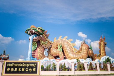 Supanburi - 13 Ekim 2019: Supanburi kasabasındaki Çin tapınağı ve Ejderha Nesli Müzesi, Tayland