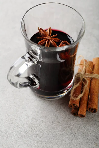 Seasonal winter red wine with spice — Stock Photo, Image