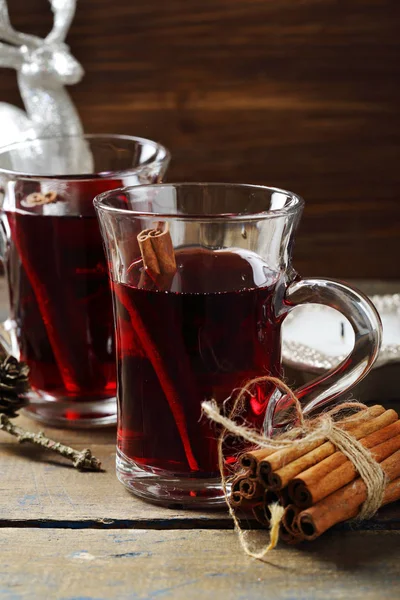 Dois vidros com vinho quente — Fotografia de Stock