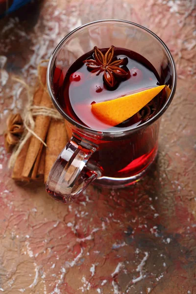 Mulled wine with orange and anise — Stock Photo, Image