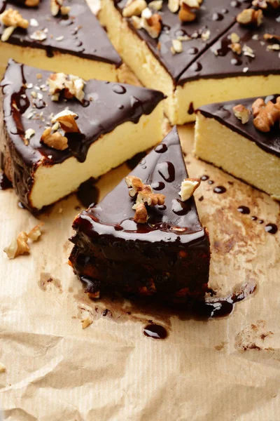 Cheesecake with chocolate — Stock Photo, Image