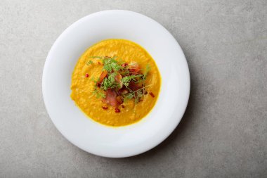 Prosciutto ile havuç çorbası