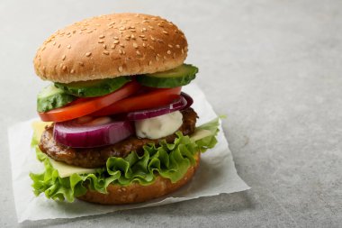 Burger domates ve sos