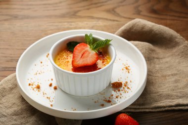 Creme brulee tatlısı