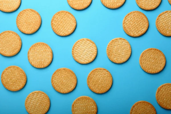 Crispy Cracker cookies on blue background — Stock Photo, Image