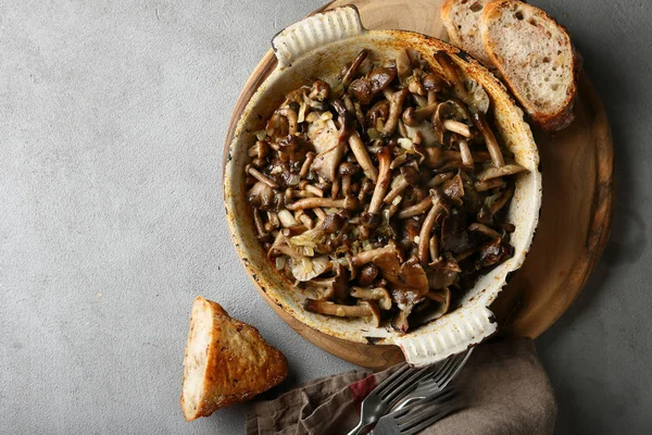 Fried mushrooms in pan — Stock Photo, Image