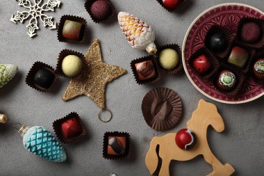 Yılbaşı süsleme ve tahta at