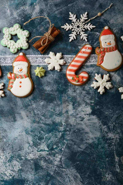 Holiday blå bakgrund med cookies — Stockfoto