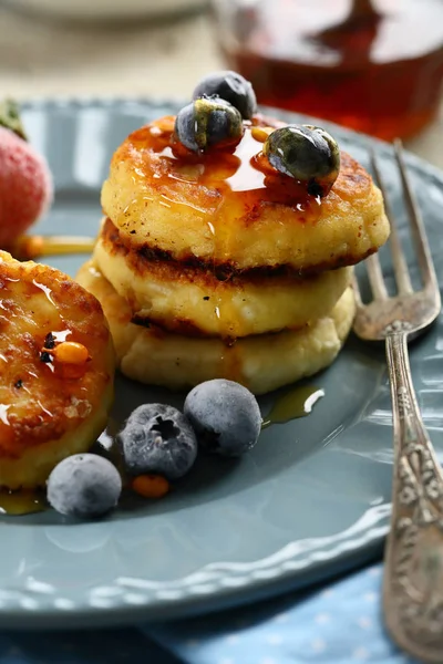 Panqueques de cabaña con miel — Foto de Stock