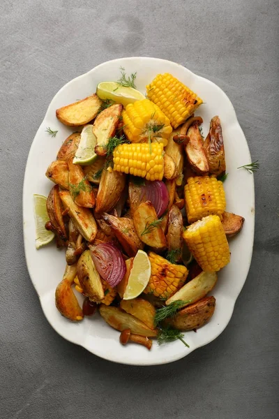 Hornear verduras en el plato —  Fotos de Stock