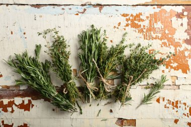 Taze organik ot demetleri