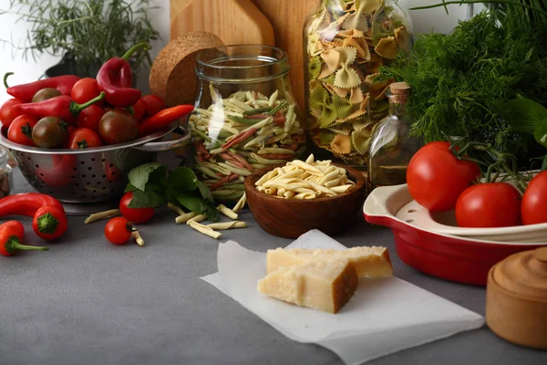 Makarna ve sebzeler seti