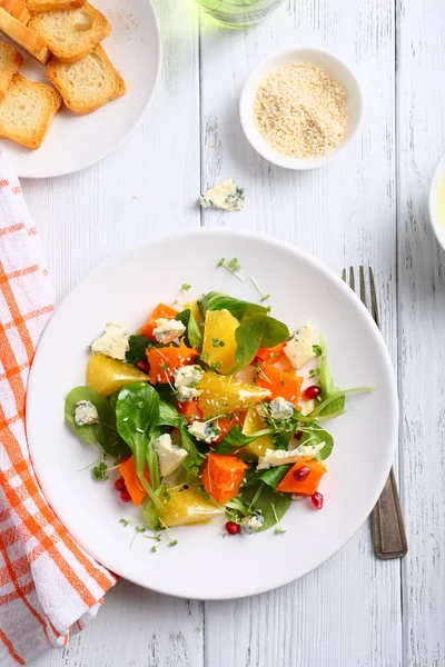 Healthy pumpkin salad — Stock Photo, Image