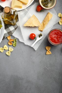 Gri makarna arka plan