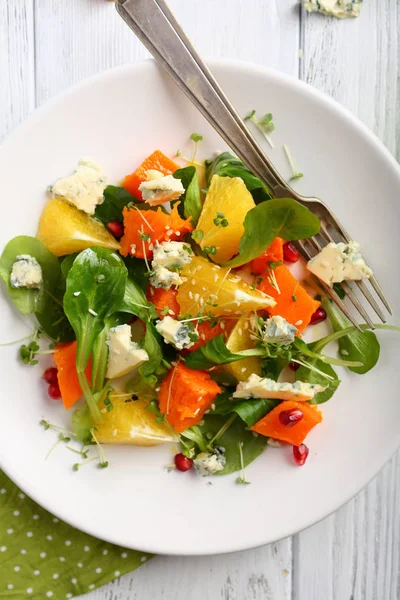 Frischer Kürbissalat mit Orangen — Stockfoto