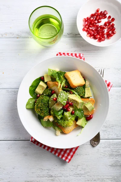 Brokolice salát s avokádem — Stock fotografie