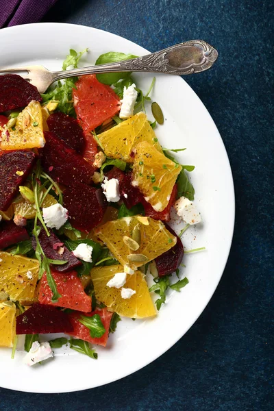 Rote-Beete-Salat mit Orangen — Stockfoto