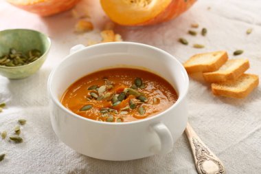sopa crema de calabaza con semillas