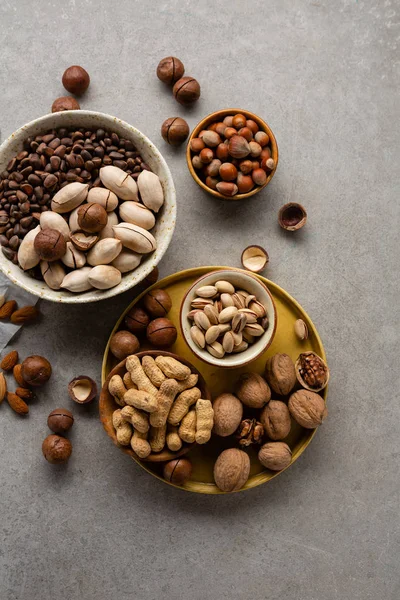 Ekologiska nötter mix top view, vegansk mat — Stockfoto