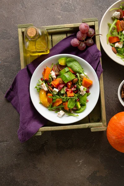 Saisonsalat mit Orange und Kürbis — Stockfoto