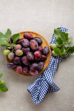 Tabaktaki taze eriklerin genel görünümü