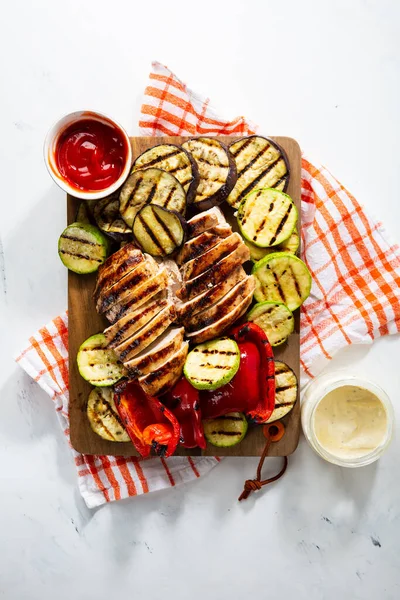 Grillad Mat Ovanifrån Ombord Sommarmat — Stockfoto