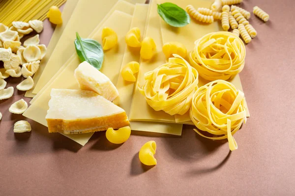 Närbild Italiensk Pasta Och Uppsättning Ingredienser — Stockfoto