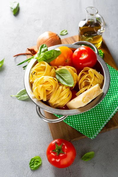 Närbild Pasta Ost Och Tomater — Stockfoto